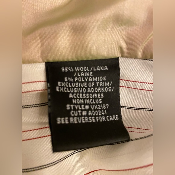 Beautiful blazer with great attention to detail - Picture 3 of 9